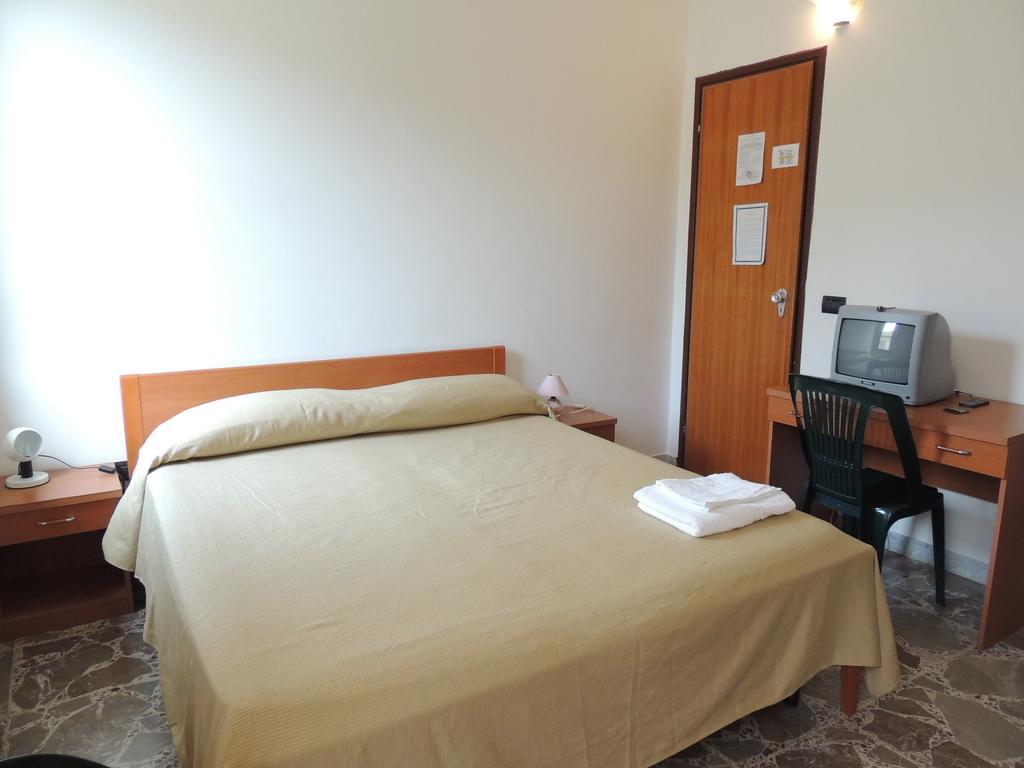 Albergo Il Terrazzino Vibo Valentia Marina Phòng bức ảnh